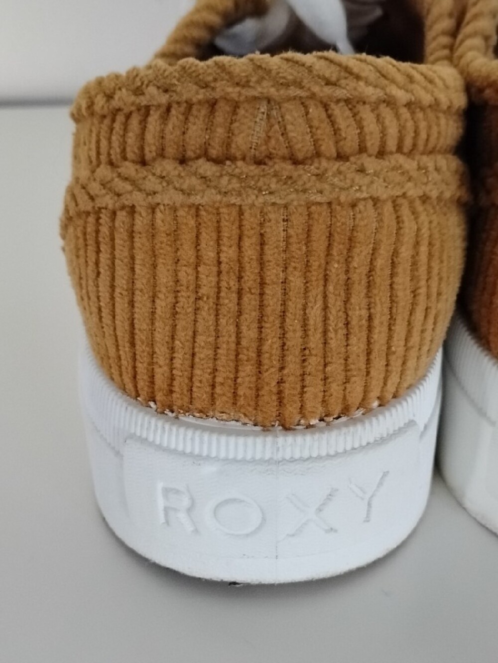 Roxy Women's Size 8.5 Corduroy Sneakers in Tan with White Laces - Picture 14 of 16